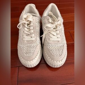 Universal Thread Cream Textured Sneakers